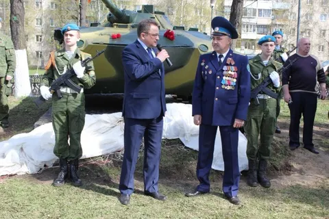 В Ярославле открыли памятник боевой машине десанта