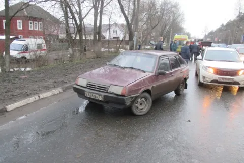 Тройное ДТП в Ярославле: Жигули всмятку