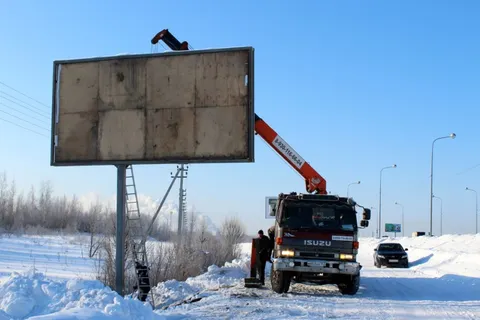 В Ярославле продолжается демонтаж незаконных рекламных конструкций
