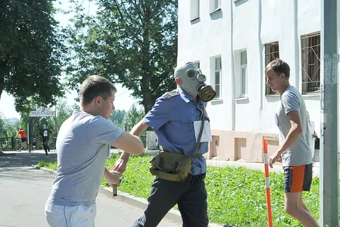 Победителями в полицейской эстафете стали ОМОНовцы из Ярославля. С фото