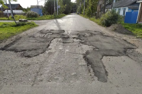 Глава Переславля показал фото ямочного ремонта дорог – жители в шоке