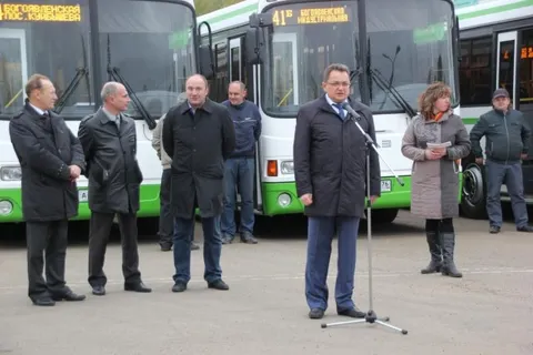 Ярославским водителям вручили ключи от новых автобусов