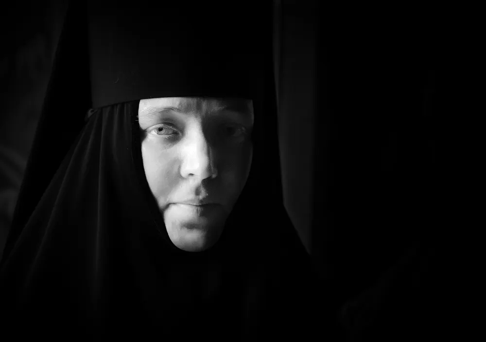 Фотомастер Владимир Орлов разместил в интернете изумительные портреты монахинь Толгского монастыря Ярославской области