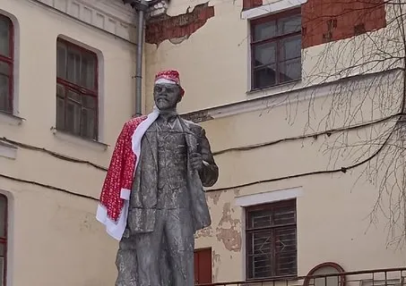 В Ярославской области полиция помогла депутату раздеть Ленина