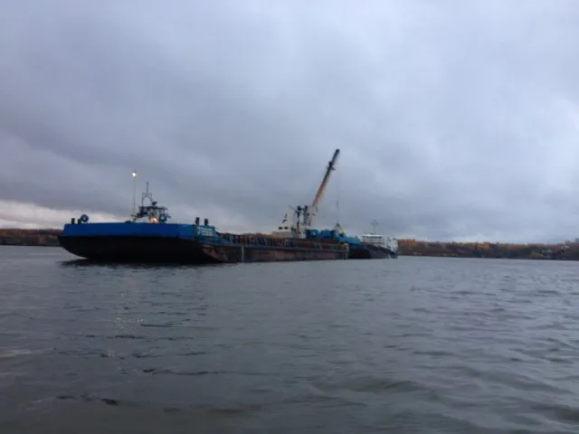 На Волге в районе Рыбинска судно село на мель