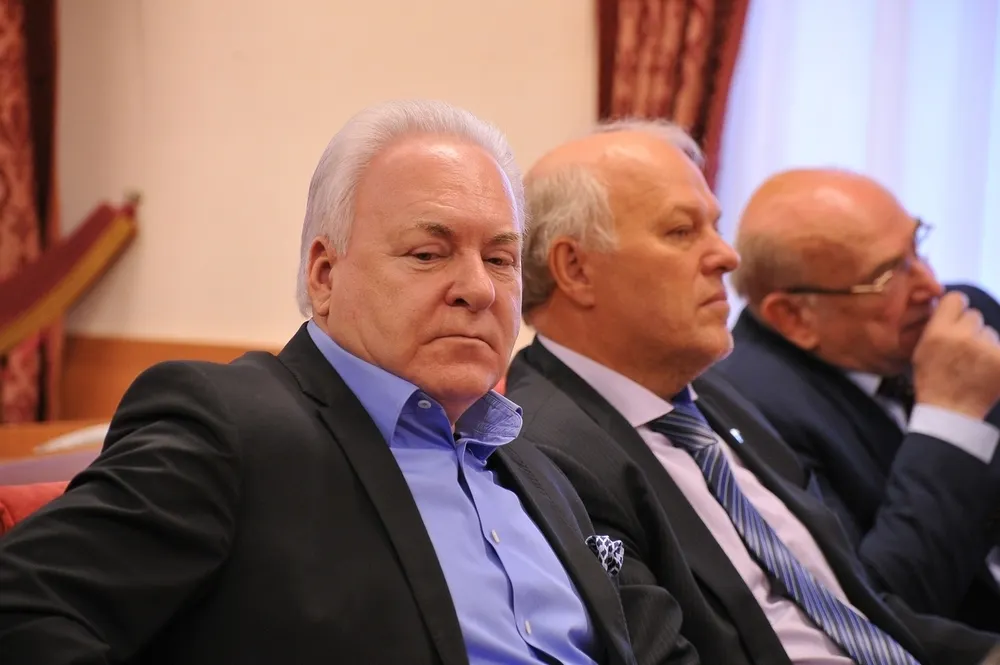 Сенатор от Ярославской области Анатолий Лисицын за год заработал два с половиной миллиона рублей