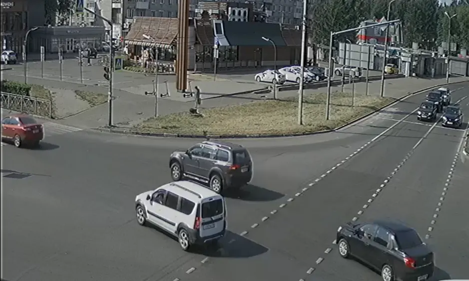 В Ярославле поменялась схема проезда оживленного городского перекрестка