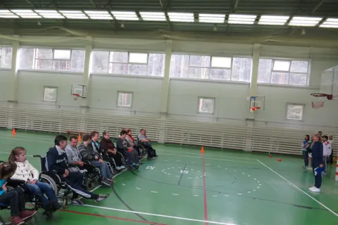 В Ярославле инвалиды-колясочники играли в боччу