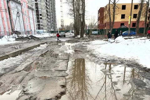 Жители ярославской высотки просят у губернатора дорогу