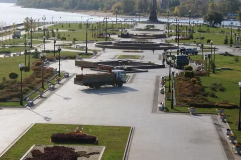Фонтаны на «Стрелке» в Ярославле готовят к зиме