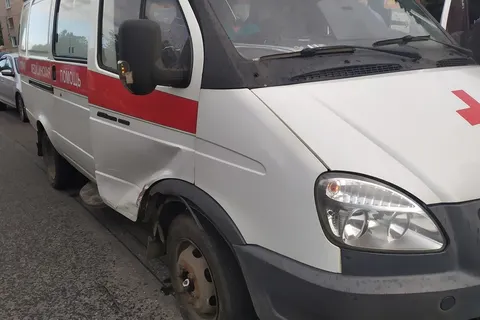 В Рыбинске иномарка врезалась в «Скорую помощь»