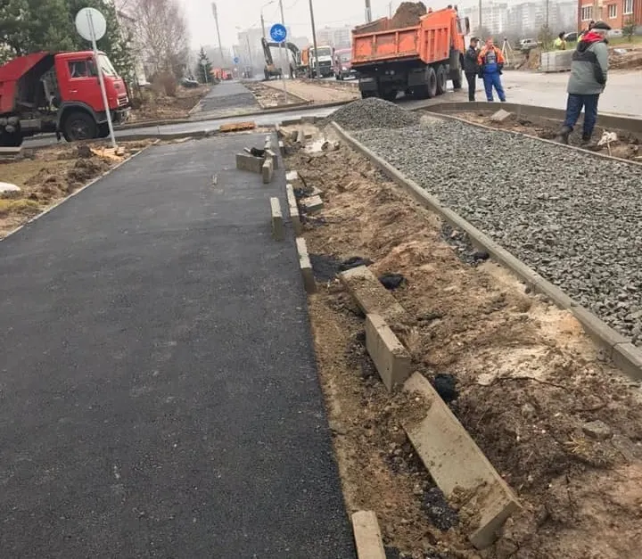 Ремонтным работам на улице Красноборской в Ярославле мешают вандалы