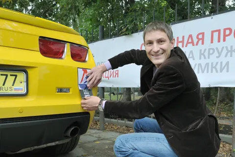 В Ярославле наклейки в память о погибшей команде «Локомотив» раздают еще по одному адресу