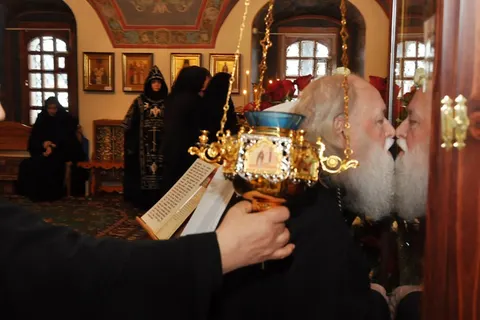 От ярославцев игуменью Варвару поздравили руководители области и города