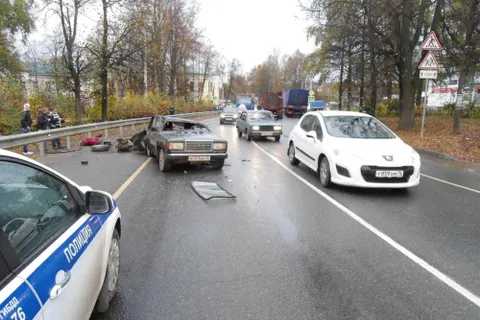 В Ярославской области цистерна врезалась в «семерку»