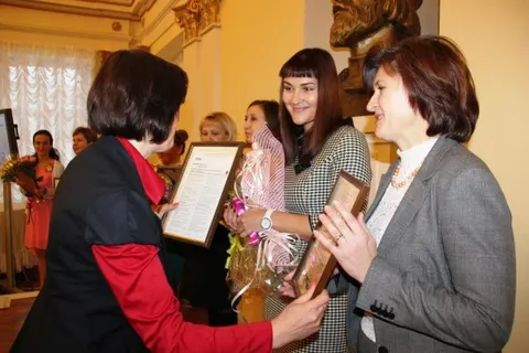 В муниципальном этапе Всероссийского конкурса «Учитель года России» заняла первое место учитель русского языка и литературы школы 36 Любовь Фролова