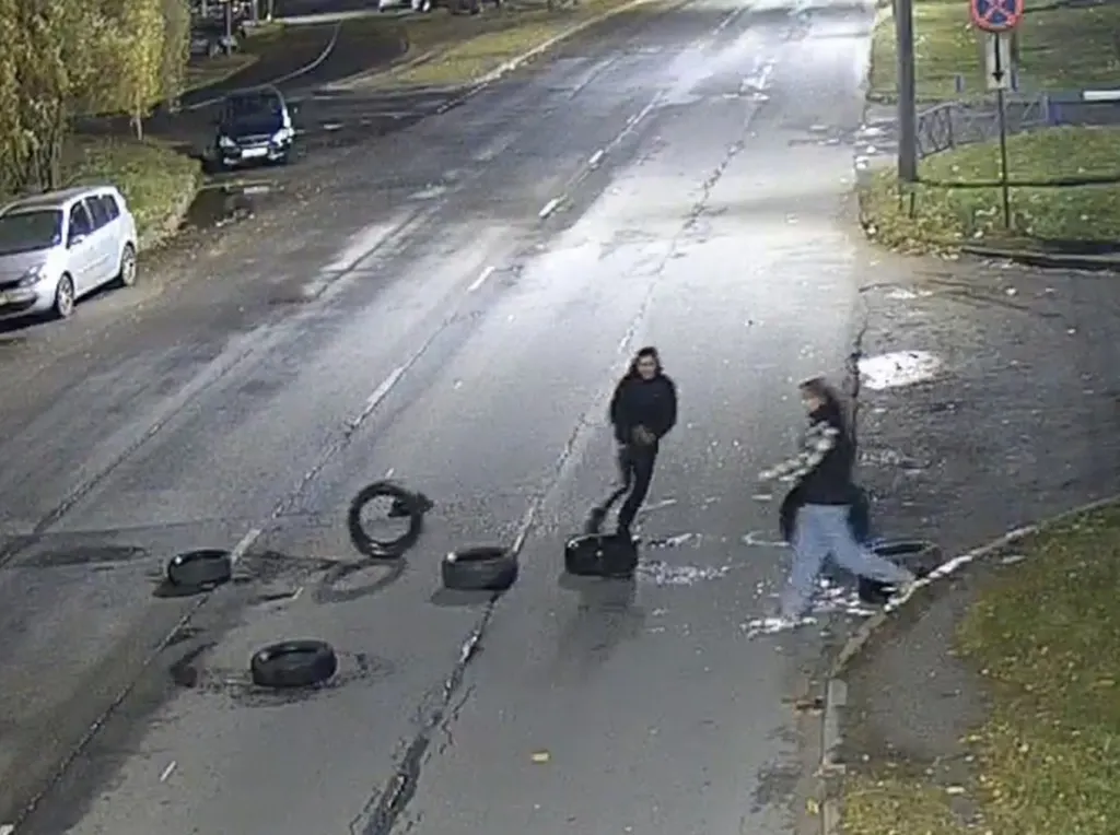 В Ярославле депутат показал видео дорожного вандализма