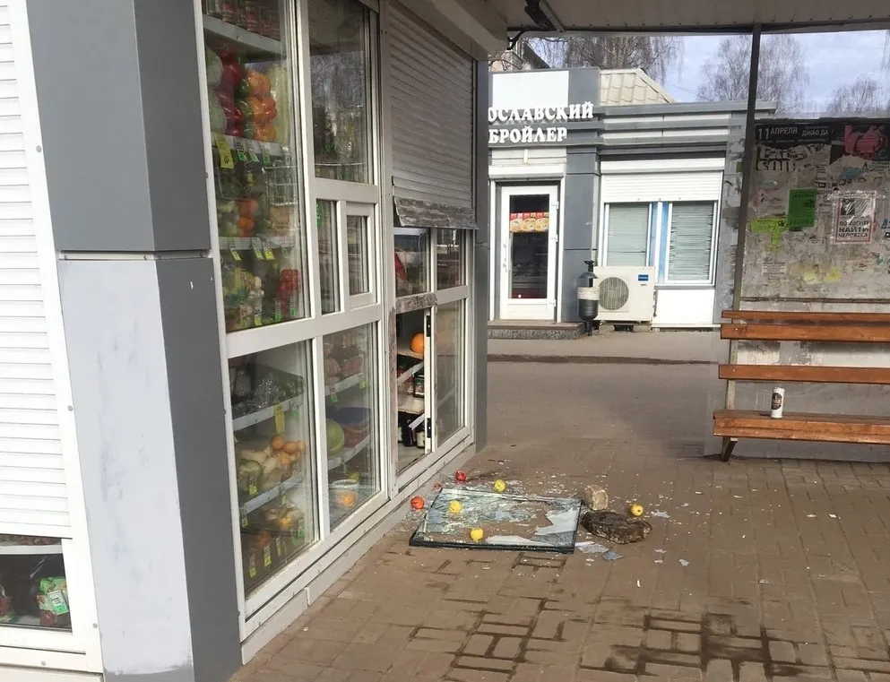 В Ярославле в Брагино случилась ночь разбитых стекол