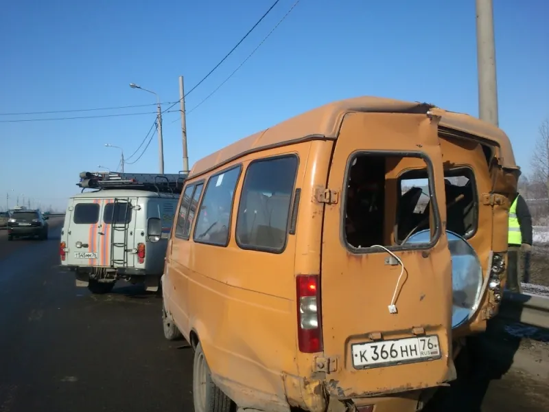 В Ярославле пять работников дорожной службы получили множественные переломы