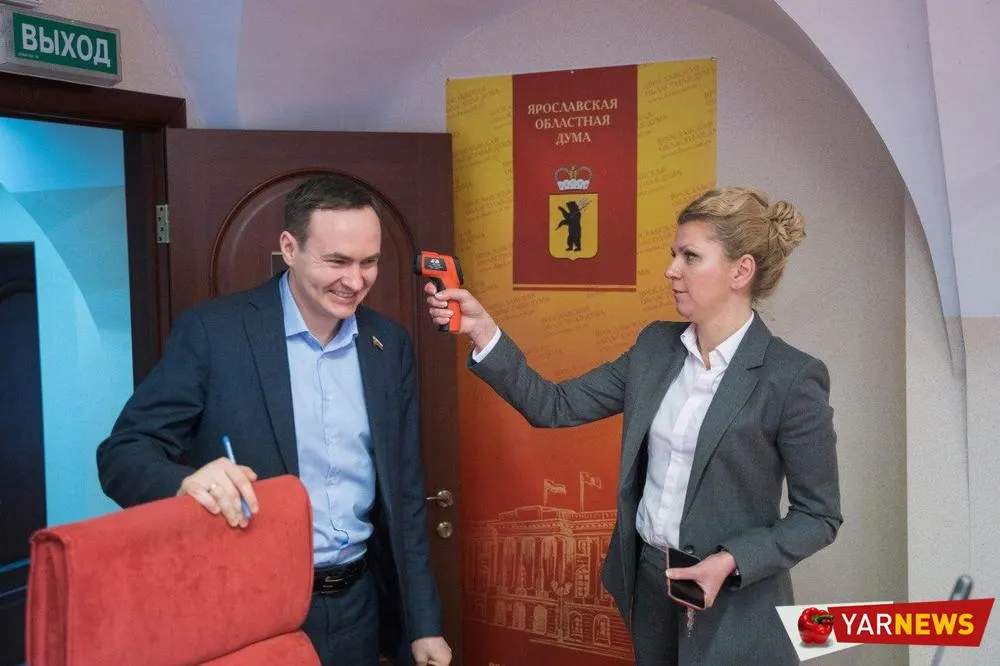 Депутатам Ярославской облдумы перед заседанием измеряли температуру – фото