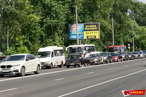 На Октябрьском мосту в Ярославле работает 9 человек