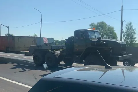 В Ярославле на ЮЗОД военный автомобиль протаранил две легковушки