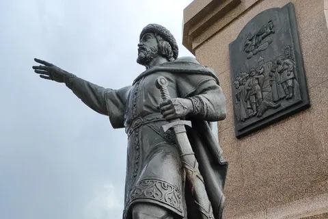 Основателю Ярославля приварили обломок меча