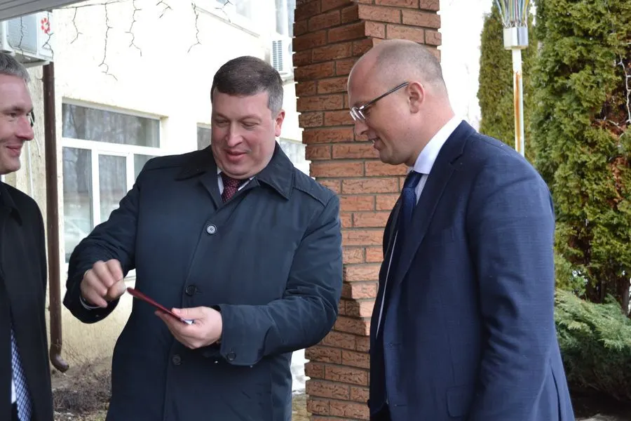 В Ярославле заместителю министра вручили паспорт