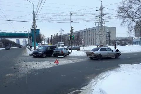 В Ярославле в тройном ДТП пострадала женщина-водитель