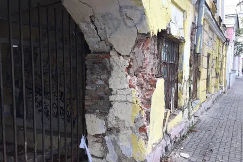 В Ярославле дом-памятник может обрушиться на прохожих