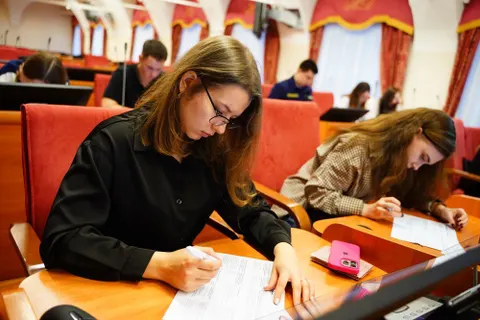 Ко Дню Конституции в Ярославской областной Думе провели правовой экзамен