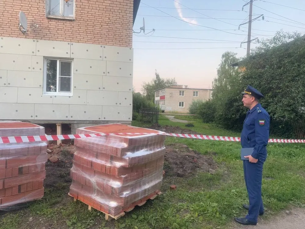 Прокуратура проведет проверку из-за возможного обрушения дома в Переславле