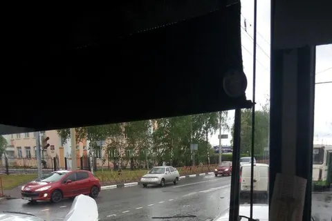 В Ярославле «ВАЗ» на скорости врезался в пассажирский автобус