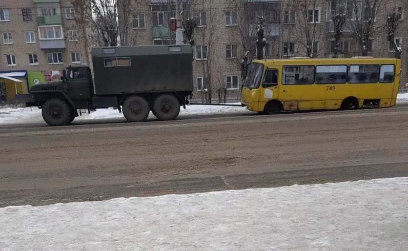 В Рыбинске маршрутка на ходу осталась без колес-ФОТО