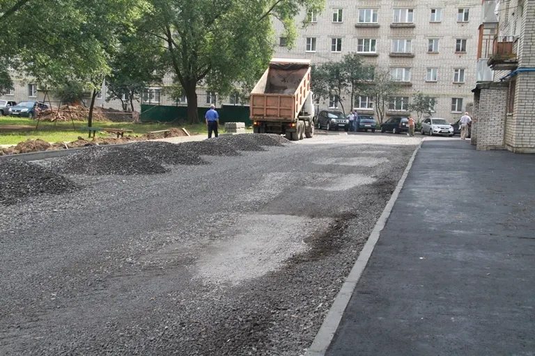 В Рыбинске идёт работа по благоустройству дворов