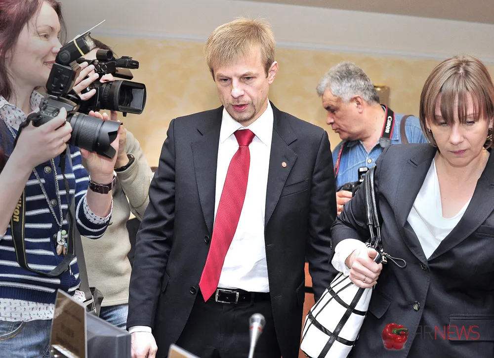 Пресс-секретарь мэра Ярославля Светлана Ефимова Евгению Урлашову о Думе и областном правительстве: «Я говнеца в их сторону добавляю!»