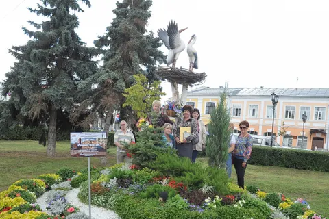 В Ярославле прошла презентация цветочных композиций «Ярославль многоликий», расположенных возле часовни Александра Невского. Фоторепортаж