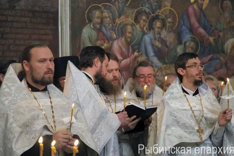 В Ярославле простились с семьей погибшего в ДТП священника