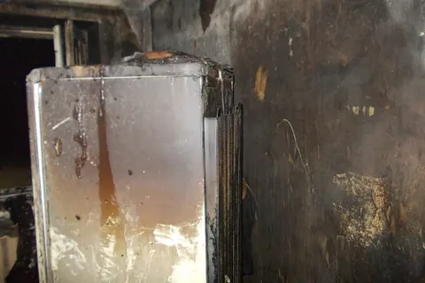 При пожаре в Ярославской области пострадали два человека