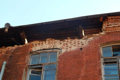 В Ярославле по кирпичику разворовывают памятники истории и архитектуры (с фото)