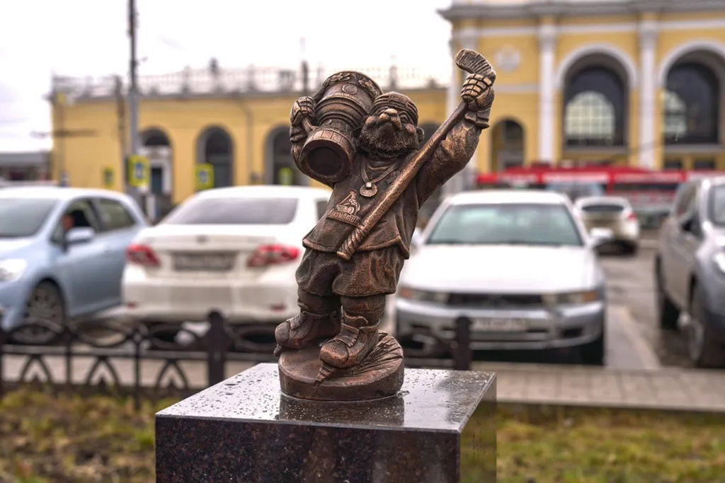 В Ярославле открыли фигурку медведика-чемпиона