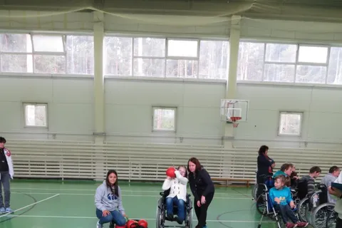 В Ярославле инвалиды-колясочники играли в боччу