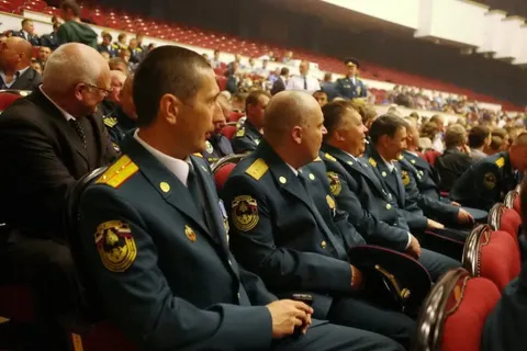 Пожарные вручили медаль губернатору Ярославской области (с фото)