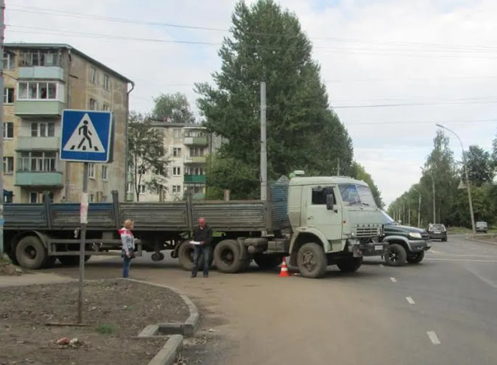В Ярославле пьяного пешехода сбил КАМАЗ с полуприцепом