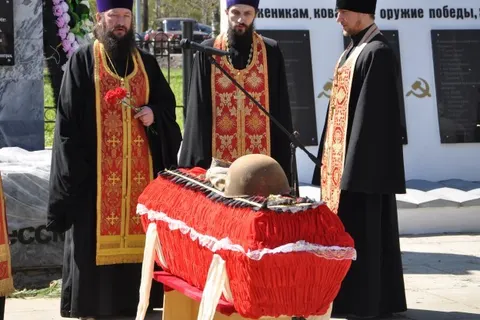 В Ярославской области торжественно перезахоронили прах двух неизвестных солдат