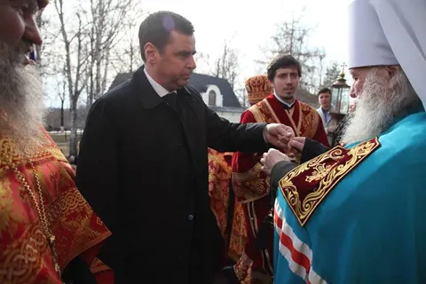 Благодатный огонь в Ярославле раздавали при большом стечении народа