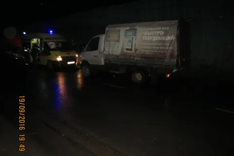 В Ярославле машина наехала на двух пешеходов