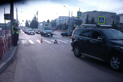На пешеходном переходе в Ярославле иномарка сбила женщину