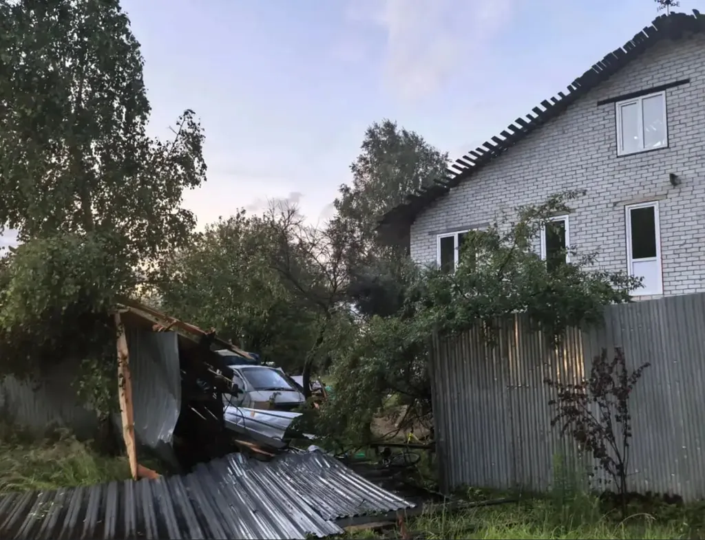 В Ярославле от урагана пострадал дом многодетной семьи