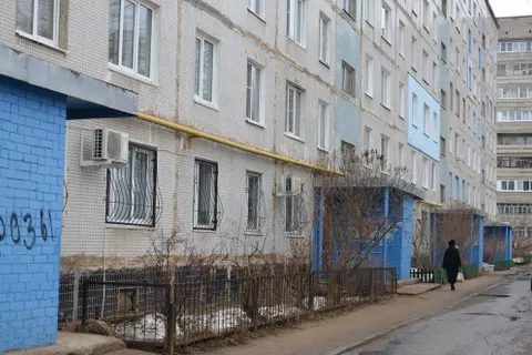 В Тутаеве оснащают дома новыми лифтами